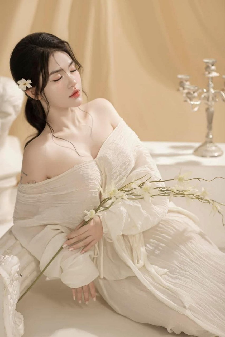 Tên tù vượt ngục và bà xã trẻ vietsub